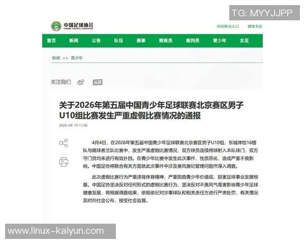 足球赛中的尴尬瞬间盘点让人哭笑不得的比赛趣事与意外插曲